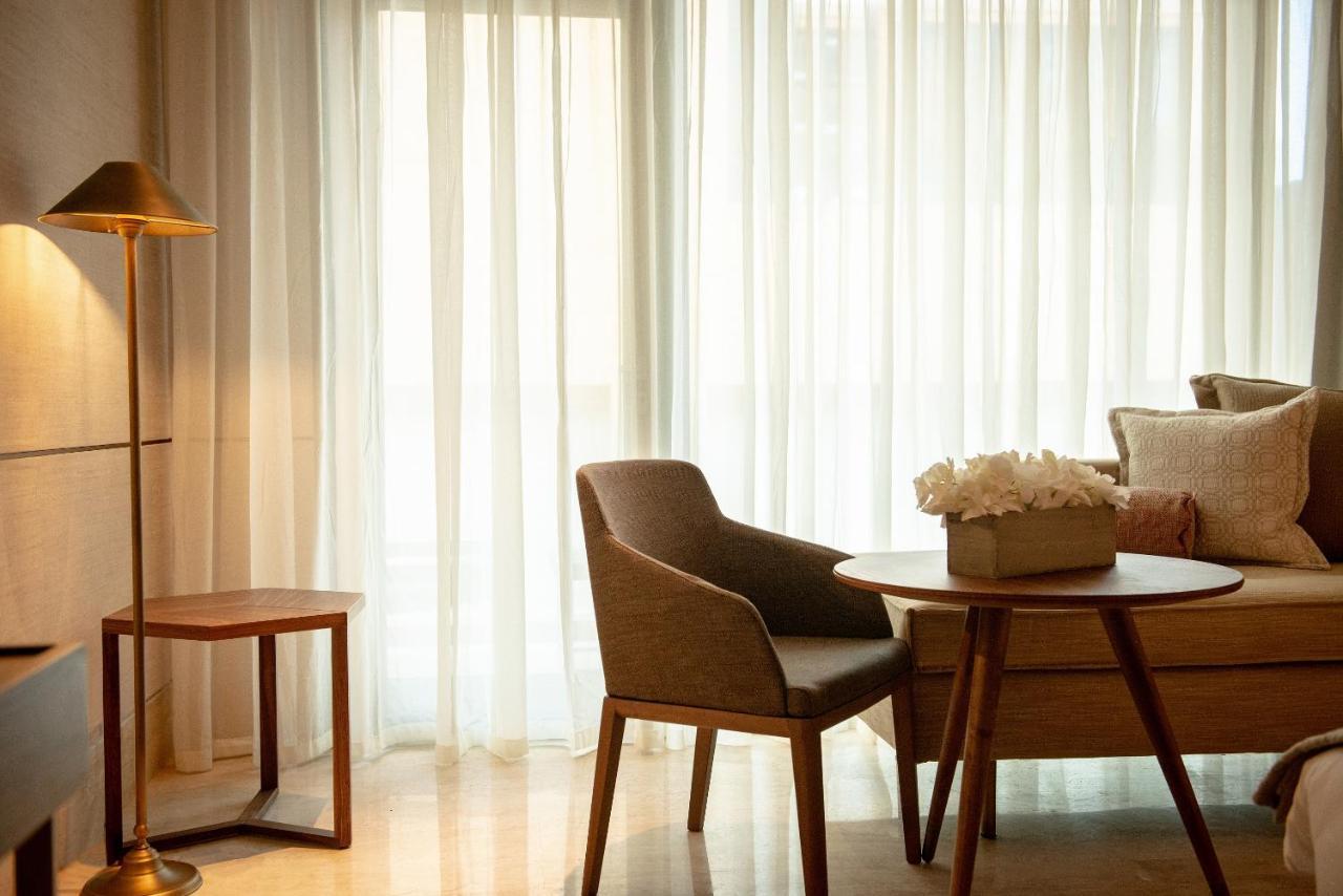 Shirvan Hotel City Yard Джидда Екстер'єр фото A living room with a floor lamp