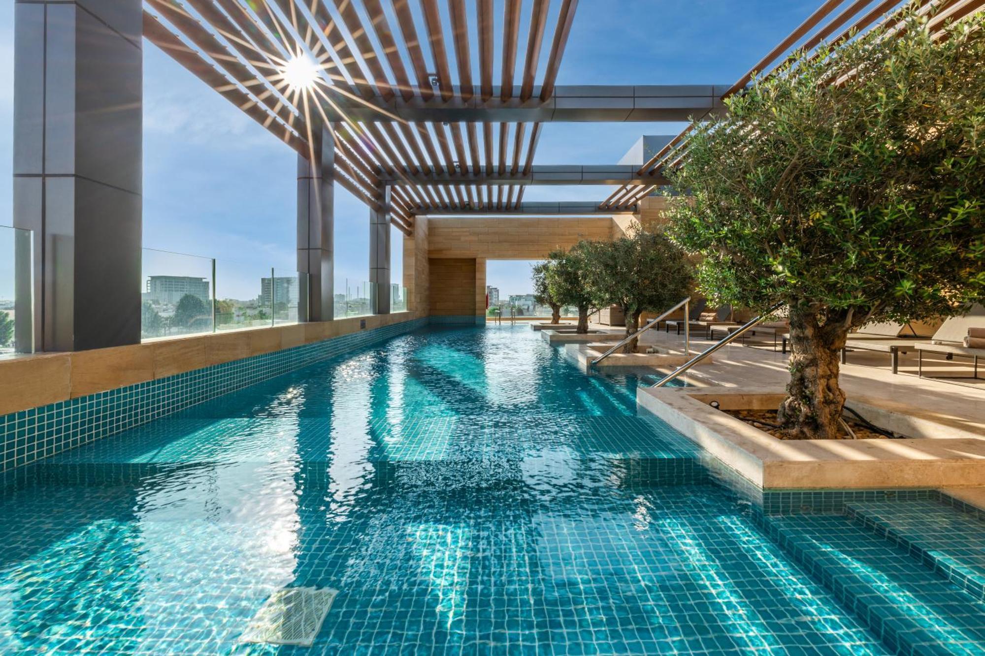 Shirvan Hotel City Yard Джидда Екстер'єр фото The swimming pool at the top of the building