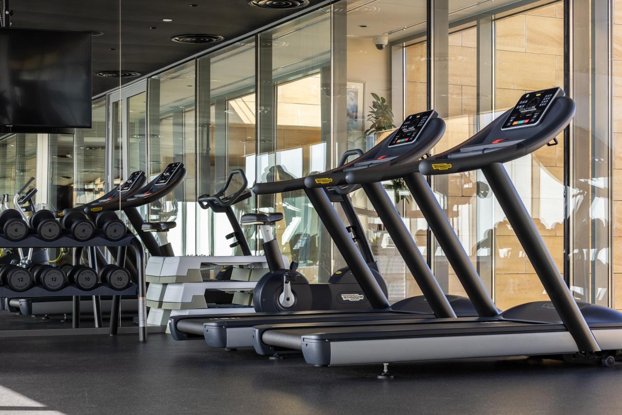 Shirvan Hotel City Yard Джидда Екстер'єр фото Treadmills in a gym